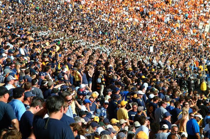 © Ian Ransley, „Crowd @ Memorial Stadium“ / weitere Infos zu Bildlizenz siehe Impressum 